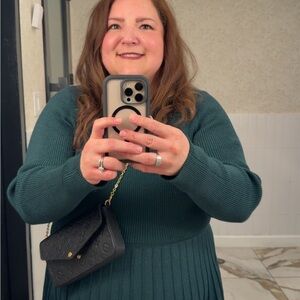 Hello I'm Paula DeeVee here to sell cool items from my closet!